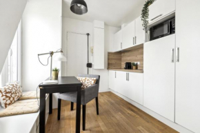 Bright top floor studio near Pere Lachaise